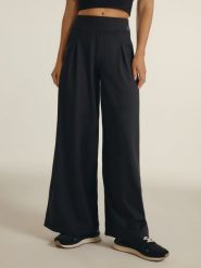 4F Spodnie z szerokimi nogawkami damskie 4F x Anna Lewandowska - czarne XL. Czarne spodnie dresowe 4f, bez wzorów, z dresówki, do biegania. Za 189.99 zł.
