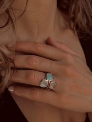 Les Petites Précieuses Pozłacany pierścionek z kamieniem księżycowym rozmiar: 52. Białe pierścionki Les Petites Précieuses, z kamieniem księżycowym, pozłacane. Za 127.95 zł.
