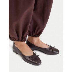 Baleriny Lasocki. Brązowe baleriny Lasocki, bez wzorów, bez obcasa, bez zapięcia. Za 179.99 zł.