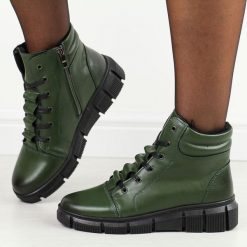 Khaki skórzane botki damskie na traperze T.Sokolski Z25-250. Brązowe botki Sokolski, bez wzorów, ze skóry, eleganckie, z okrągłym noskiem, bez obcasa, na platformie, bez zapięcia. Za 269.00 zł.
