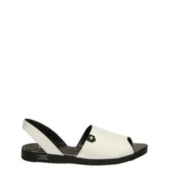 KLASYCZNE SANDAŁY 3163293 WHITE. Białe sandały Venezia, bez wzorów, ze skóry, klasyczne, bez obcasa, bez zapięcia. Za 179.00 zł.