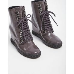 Botki CASADEI. Botki Casadei, bez wzorów, klasyczne, bez obcasa, na płaskiej podeszwie, bez zapięcia. Za 4,249.00 zł.