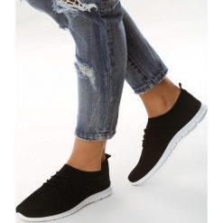 Czarne Trampki Every Place We Go. Buty sportowe lifestyle marki Born2be. Za 59.99 zł.