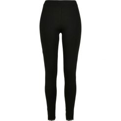 Legginsy damskie Urban Classics lace hem. Czarne legginsy Urban Classics, bez wzorów, z koronki, eleganckie. Za 134.50 zł.