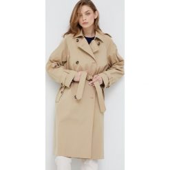 Pepe Jeans trencz damski kolor beżowy przejściowy dwurzędowy. Brązowe płaszcze Pepe Jeans, l, bez wzorów, z jeansu, bez kaptura. Za 759.99 zł.