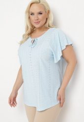 Jasnoniebieska Ażurowa Bluzka z Wiązaniem przy Dekolcie Keiraeta. Niebieskie bluzki Born2be, l, w ażurowe wzory, z materiału, eleganckie, bez kołnierzyka, bez ramiączek. Za 59.99 zł.