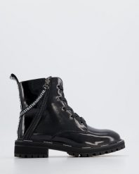 LAKIEROWANE BOTKI 49C0319 BLACK. Czarne botki Venezia, bez wzorów, z lakierowanej skóry, bez obcasa, bez zapięcia. Za 299.00 zł.