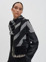 Someday Szal w kolorze czarno-szarym rozmiar: onesize. Czarne szaliki i kominy someday., bez wzorów, z materiału. Za 73.99 zł.