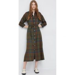 Polo Ralph Lauren sukienka z domieszką wełny kolor zielony maxi rozkloszowana. Zielone sukienki Polo Ralph Lauren, bez wzorów, z materiału, bez kołnierzyka, bez ramiączek, maxi, rozkloszowane. W wyprzedaży za 819.99 zł.