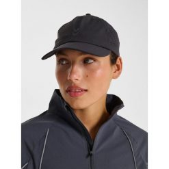 Czapka z daszkiem Hummel Pulse. Czarne czapki z daszkiem Hummel, bez wzorów, sportowe. Za 174.00 zł.