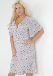 Jasnofioletowa Kopertowa Sukienka Midi w Kwiaty Imery. Fioletowe sukienki Born2be, l, bez wzorów, bez kołnierzyka, bez ramiączek, maxi, kopertowe. Za 159.99 zł.