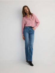 Koszula z wiskozy - pastelowy róż. Czerwone koszule Reserved, l, bez wzorów, z wiskozy, bez kołnierzyka, bez ramiączek. W wyprzedaży za 49.99 zł.