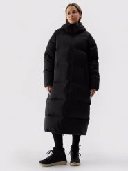 4F Płaszcz puchowy w kolorze czarnym rozmiar: L. Czarne płaszcze 4f, l, bez wzorów, z puchu, bez kaptura. Za 502.76 zł.