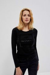 Bluzka z cekinowym napisem czarna. Czarne bluzki MOODO, xs, bez wzorów, z bawełny, bez kołnierzyka, bez ramiączek. W wyprzedaży za 17.99 zł.
