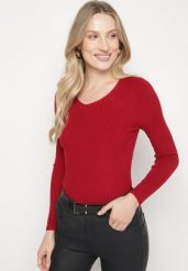 Bordowy Dopasowany Sweter z Prążkowanej Dzianiny z Bawełną z Dekoltem w Serek Tesma. Czerwone swetry Born2be, uniwersalny, bez wzorów, z bawełny, eleganckie, bez ramiączek. Za 39.99 zł.