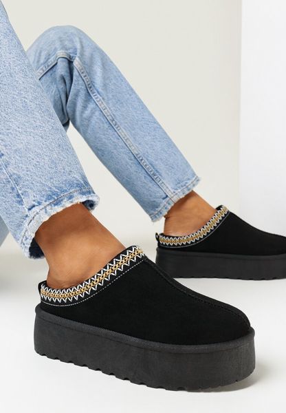 Czarne Śniegowce z Krótką Cholewką na Platformie z Ozdobną Lamówką Rivella. Czarne śniegowce Born2be, bez wzorów, bez zapięcia. Za 79.99 zł.