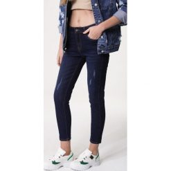 Granatowe Jeansy Concentrate On. Jeansy marki Born2be. Za 59.99 zł.