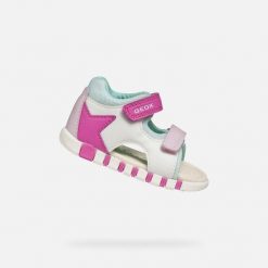 Sandały GEOX B SANDAL IUPIDOO GIR Rose. Białe sandały Geox, bez wzorów, z syntetyku, bez obcasa, bez zapięcia. Za 188.99 zł.