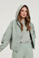 Krótka kurtka oliwkowa. Zielone kurtki MOODO, l, bez wzorów, z bawełny, bez kaptura. Za 219.99 zł.