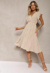 Beżowa Sukienka z Trójkątnym Dekoltem z Gumką w Pasie o Plisowanym Kroju Doetta. Brązowe sukienki Renee, m, bez wzorów, eleganckie, bez kołnierzyka, bez ramiączek, midi, plisowane. W wyprzedaży za 63.99 zł.