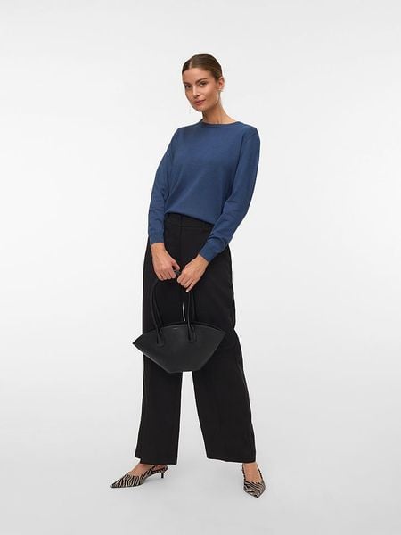 Vero Moda Sweter w kolorze granatowym rozmiar: L. Niebieskie swetry Vero Moda, l, bez wzorów, z wiskozy, klasyczne, bez ramiączek. Za 87.61 zł.