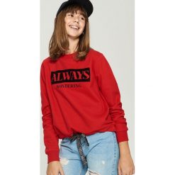 Bluza z nadrukiem - Czerwony. Bluzy bez kaptura marki Sinsay. W wyprzedaży za 29.99 zł.
