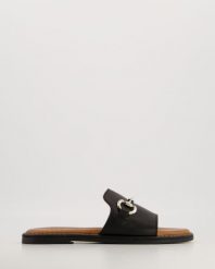 CZARNE KLAPKI DAMSKIE 060230012 BLACK. Czarne klapki Venezia, bez wzorów, ze skóry, bez obcasa, bez zapięcia. Za 199.00 zł.