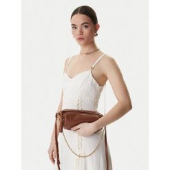 Torebka Coccinelle. Brązowe torebki klasyczne Coccinelle, bez wzorów, klasyczne, bez dodatków. Za 1,209.00 zł.
