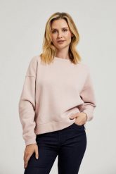 Bluza z długimi rękawami różowa. Czerwone bluzy MOODO, l, bez wzorów, z bawełny, bez kaptura. W wyprzedaży za 44.99 zł.