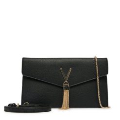 Torebka Valentino. Czarne kopertówki Valentino, bez wzorów, wizytowe, bez dodatków. Za 439.99 zł.