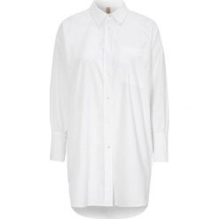 Długa koszula Netti. Białe koszule Soyaconcept, s, bez wzorów, z tkaniny, eleganckie, bez kołnierzyka, bez ramiączek. Za 249.00 zł.