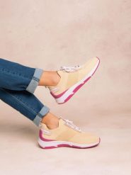 Buty sportowe damskie TBS Jellina. Fioletowe buty do biegania TBS, na lato, bez wzorów, bez zapięcia, do biegania. Za 408.50 zł.