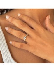 DIA DIAMONDS Pozłacany pierścionek z diamentami i topazem rozmiar: 52. Żółte pierścionki DIA DIAMONDS, z diamentem, pozłacane. Za 365.95 zł.