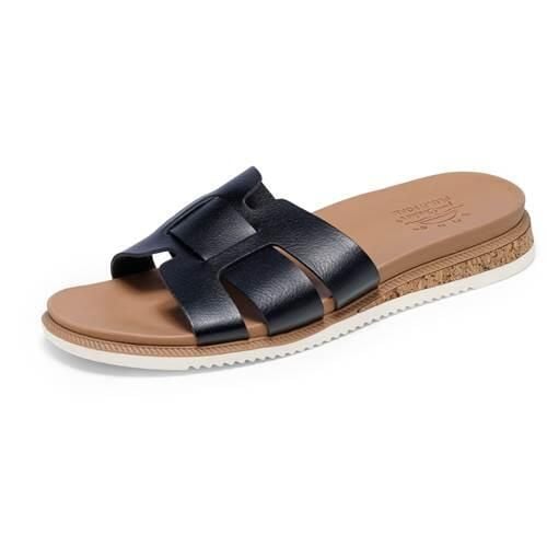 Klapki damskie Skechers 114707BLK. Niebieskie klapki Skechers, bez wzorów, z materiału, bez obcasa, bez zapięcia. Za 277.00 zł.