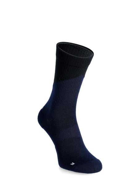 Skarpety merino Devold Endurance Merino Sock. Niebieskie skarpetki Devold, bez wzorów, z elastanu. Za 111.89 zł.