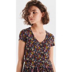 Bluzka ze ściągaczem - Czarny. Bluzki marki Cropp. Za 49.99 zł.