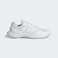 BUTY TENISOWE GAMECOURT 2. Białe buty treningowe adidas, bez wzorów, z gumy, bez zapięcia, tenisowe. Za 299.00 zł.