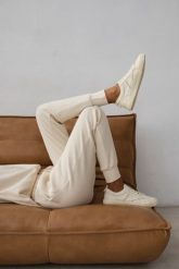 Spodnie dresowe z dzianiny waflowej w kolorze BRIGHT BEIGE - ARLES-L. Brązowe spodnie dresowe Marsala, bez wzorów, z bawełny. Za 239.90 zł.