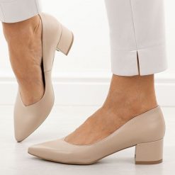 Beżowe s128 skórzane Polskie czółenka damskie na obcasie Prestige 2235/obl. Brązowe czółenka Prestige, na jesień, bez wzorów, z materiału, casualowe, bez obcasa, na obcasie, bez zapięcia. Za 419.00 zł.