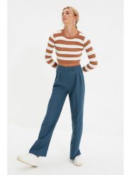 Trendyol Spodnie w kolorze niebieskim rozmiar: 40. Niebieskie spodnie materiałowe Trendyol, bez wzorów, z materiału, z podwyższonym stanem. Za 83.62 zł.