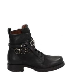 SKÓRZANE BOTKI A50211 NERO. Botki Venezia, bez wzorów, ze skóry, bez obcasa, bez zapięcia. Za 489.00 zł.