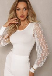 Biała Bluzka z Wiskozy Ozdobiona Koronkowymi Rękawami Ollivine. Białe bluzki Renee, m, bez wzorów, z koronki, eleganckie, bez kołnierzyka, bez ramiączek. W wyprzedaży za 39.99 zł.