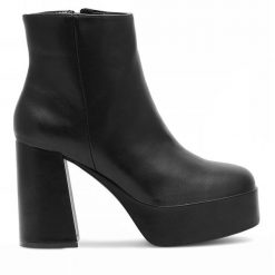 Botki JENNY. Czarne botki Jenny, bez wzorów, bez obcasa, na słupku, bez zapięcia. Za 119.99 zł.