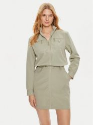 Guess Sukienka codzienna Aurelie V4YK01 WG982 Zielony Regular Fit. Zielone sukienki Guess, na co dzień, l, z aplikacjami, z syntetyku, bez kołnierzyka, bez ramiączek, proste. Za 279.99 zł.