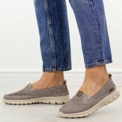 Fango ażurowe skórzane półbuty damskie Jezzi 9802. Brązowe półbuty wsuwane Jezzi, na lato, w ażurowe wzory, z jeansu, eleganckie, bez obcasa, na płaskiej podeszwie. Za 189.00 zł.