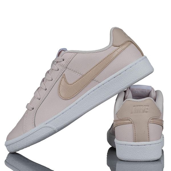 Buty Sportowe Damskie Nike WMNS Court Royale. Czerwone buty treningowe Nike, bez wzorów, bez zapięcia, nike court. Za 174.20 zł.