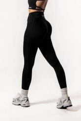 Damskie legginsy Luxe z wysokim stanem i kieszeniami – czarny. Czarne legginsy AESTHETIC WOLF, bez wzorów, z elastanu, długie. Za 149.99 zł.