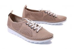 ARTIKER RELAKS 52C0689 beige, półbuty damskie. Brązowe półbuty wsuwane Artiker Relaks, na lato, w ażurowe wzory, ze skóry, bez obcasa. Za 104.95 zł.