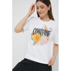 Converse t-shirt bawełniany kolor biały. Białe t-shirty Converse, bez wzorów, z bawełny, bez kołnierzyka, bez ramiączek. W wyprzedaży za 94.99 zł.