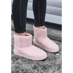 Różowe Śniegowce Simply Black. Śniegowce marki Born2be. Za 49.99 zł.
